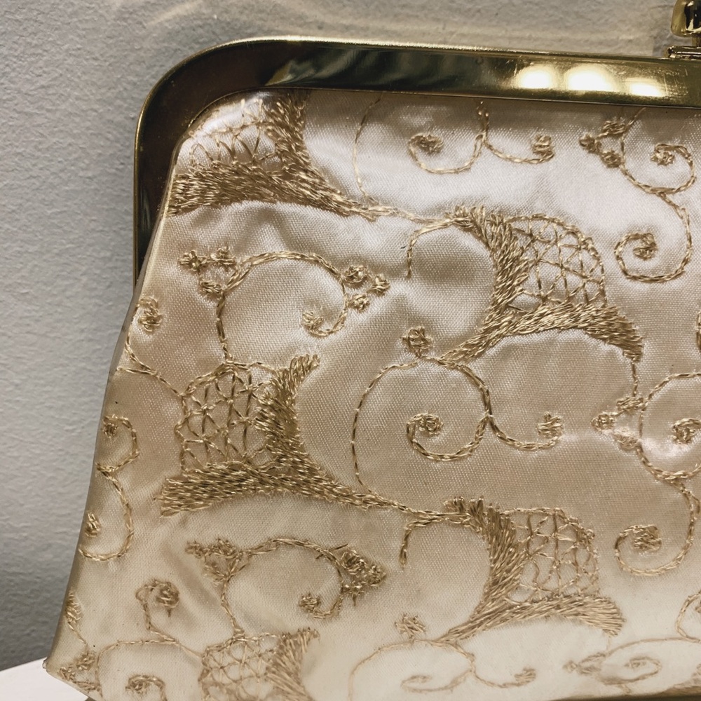 SOLD🚫RARE Vintage 60s Plastic covered Silk Clutch - Picture 3 of 7